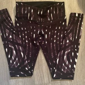 Black/white Lululemon Leggings Size 4